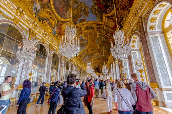 Impressive and beautiful Hall of Mirrors, Versailles Palace, France — Stock Photo, Image