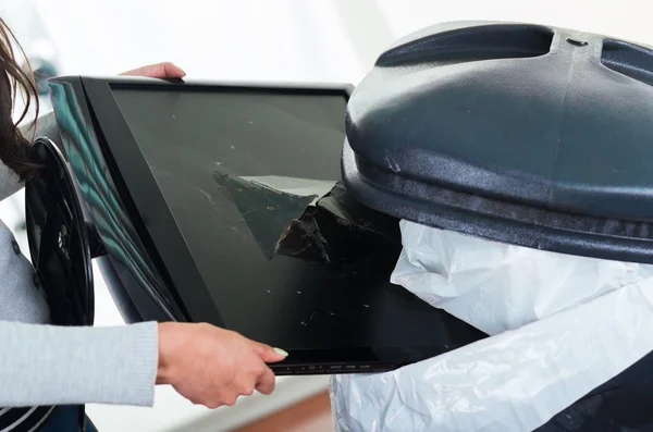 Broken computer screen going into large black trash dumpster — Stock Photo, Image