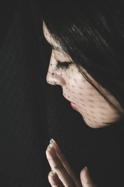 Headshot brunette model experimenting with shadows on obscure background, artistic dark beauty photo — Stock Photo, Image