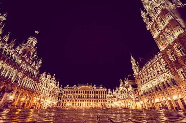 BRUSSELS, BELGIUM - 11 AUGUST, 2015: Stunning photo of spectacular Gran Place main square during beautiful sunset — Stock Photo, Image