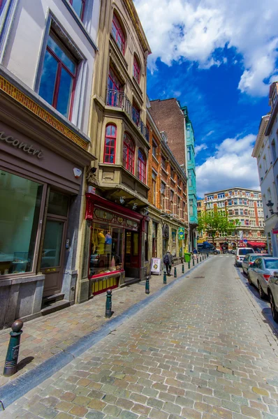 BRUSSELS, BELGIUM - 11 AUGUST, 2015: Charming and cozy city streets with typical European architecture, bridge stone surface — стокове фото