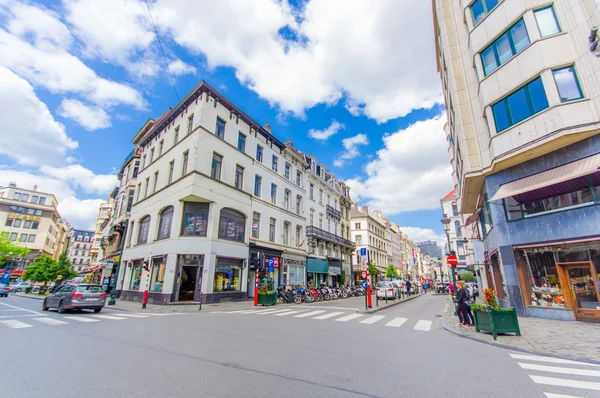 BRUSELAS, BÉLGICA - 11 AGOSTO, 2015: Hermosa calle hito centro histórico de la ciudad — Foto de Stock