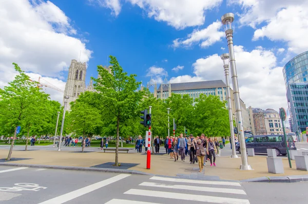 BRUSSELS, BELGIUM - 11 AUGUST, 2015: Pedestrian roadcross inner city with Cathedral of St. Michael and St Gudula tower visible in far background — Zdjęcie stockowe