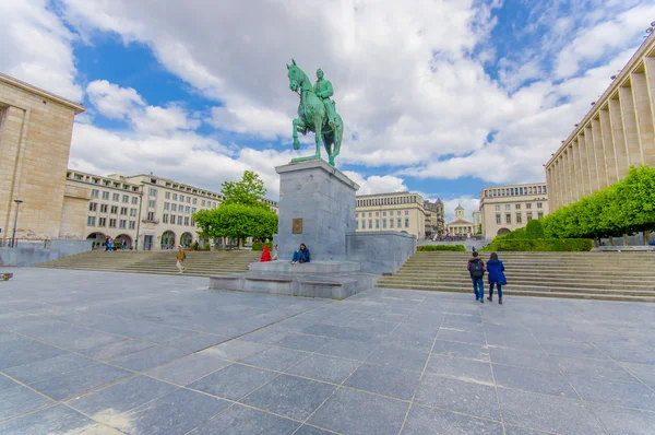 BRUSSELS, BELGIUM - 11 AUGUST, 2015: Famous statue found in city centre of Albert first, sitting on his horse — стокове фото