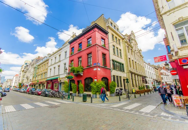 BRUSELAS, BÉLGICA - 11 AGOSTO, 2015: Hermosa calle hito centro histórico de la ciudad — Foto de Stock