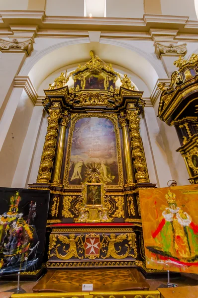 Praga, República Checa - 13 de agosto de 2015: Catedral del Castillo vista desde el interior, revelando un asombroso diseño arquitectónico y detalles —  Fotos de Stock