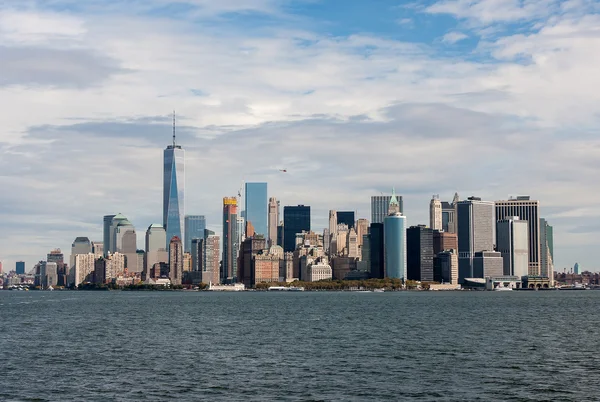 Манхэттен с паромной переправы Стейтен-Айленд — стоковое фото
