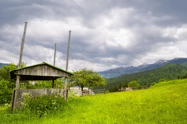 Berglandschap in de Oekraïense Karpaten — Stockfoto