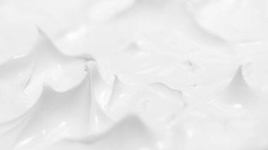 Beyaz arkaplanda krema .