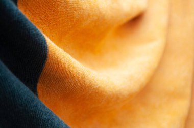 Tek siyah çizgili sarı kumaş. .