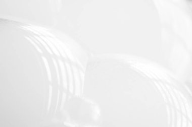 Beyaz arkaplanda sabun köpüğü .