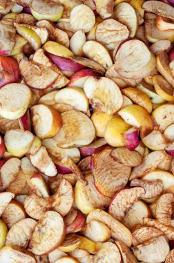 Arka planda kurutulmuş elma