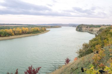 Dniester Nehri kıyısında