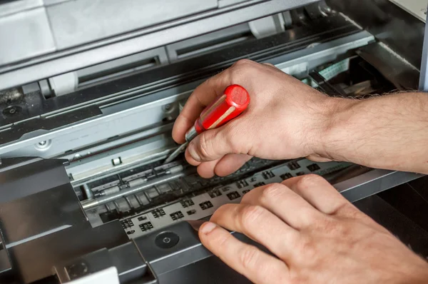 Maintenance and repair of the printer — Stock Photo, Image