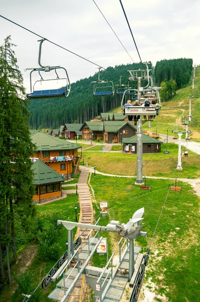 Bukovel, Ukrayna - 21 Temmuz: tanınmayan kişilerin Kayak tatil