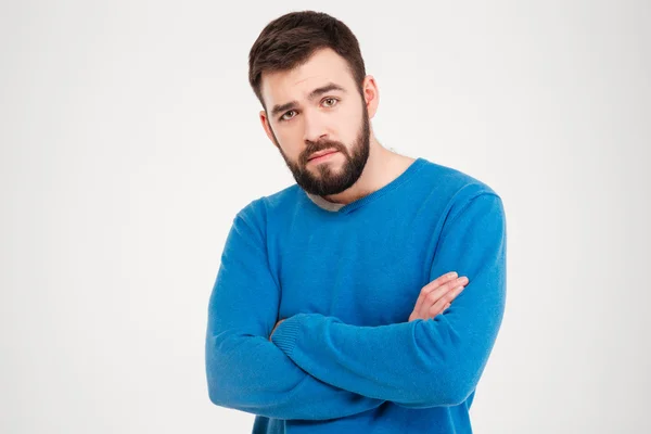 Ernster Mann mit verschränkten Armen — Stockfoto