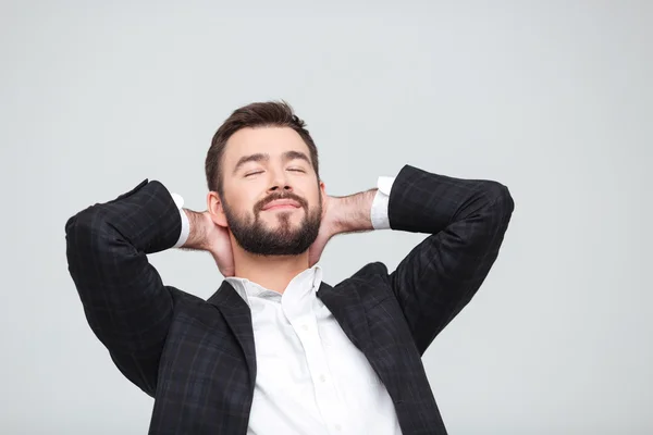 Zakenman ontspannen geïsoleerd — Stockfoto