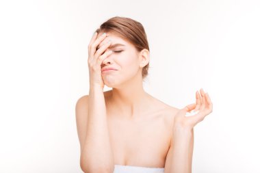 hapları tutan depresif kadın