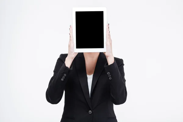 Affärskvinna visar tom tablett datorskärm — Stockfoto