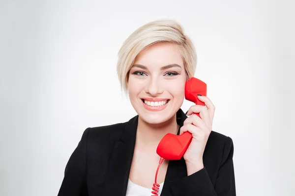 Empresária alegre falando no tubo do telefone — Fotografia de Stock