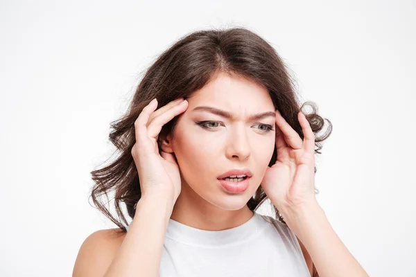 Jonge vrouw denkend — Stockfoto