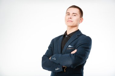 Kendine güvenen işadamı katlanmış silah ile ayakta