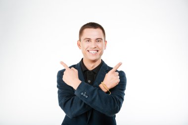 kollarını çapraz duran işadamı