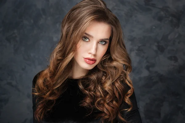 Gorgeous young woman with beautiful curly hair — Stock Photo, Image