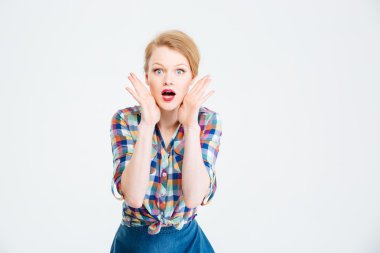 Kameraya bakarak hayran genç kadın