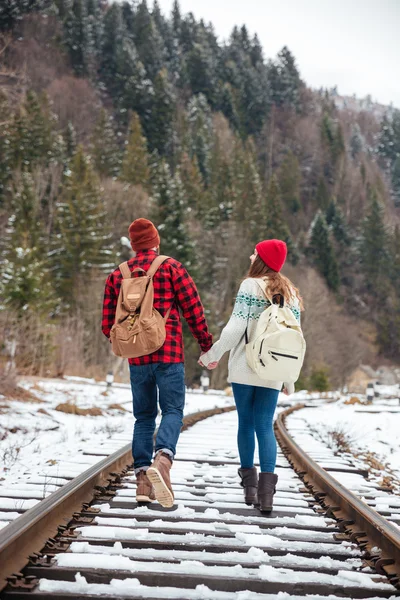 A vasúti sétáló pár — Stock Fotó