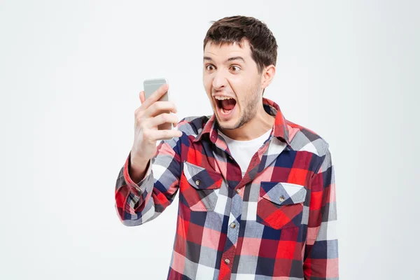 Angry man shouting on smartphone — Stock Photo, Image