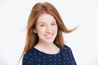 Kameraya bakarak mutlu bir kadın