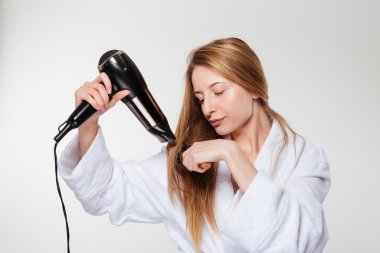 genç kadın saç kurutma