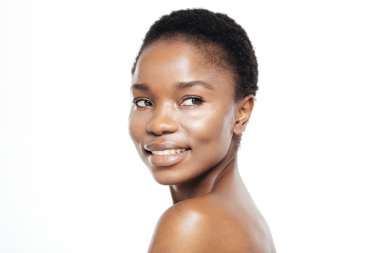 Mutlu afro Amerikalı kadın uzağa arıyorsunuz 