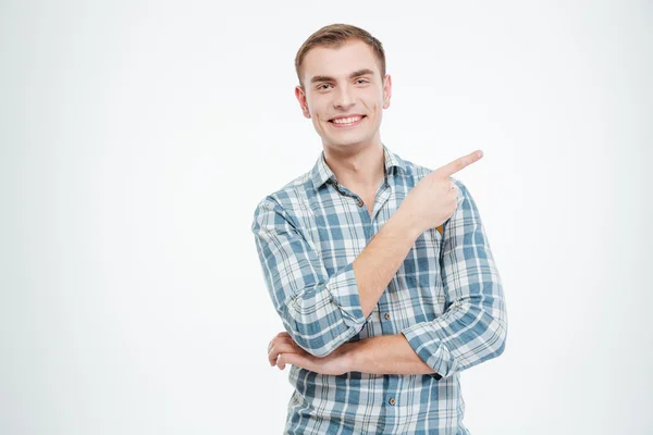 Sorrindo homem casual apontando dedo de distância — Fotografia de Stock