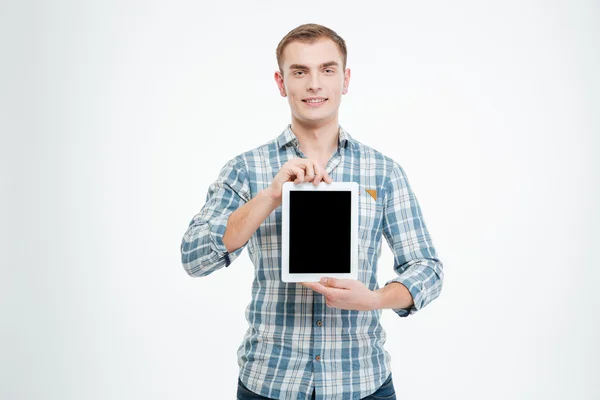 Feliz joven guapo mostrando tableta de pantalla en blanco —  Fotos de Stock