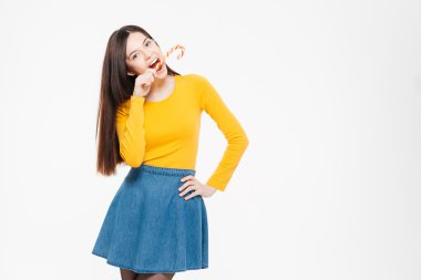 Mutlu kadın ısırma lolipop