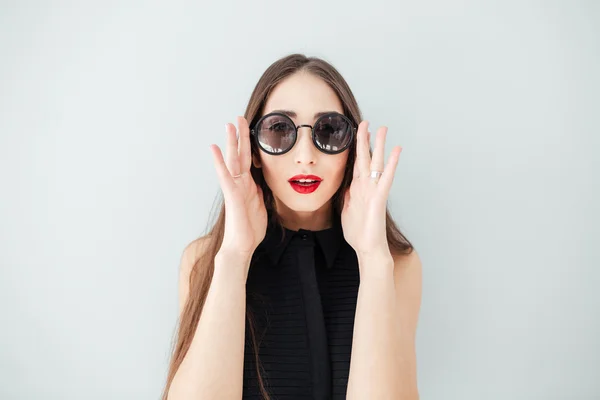 Hermosa mujer en gafas de sol — Foto de Stock