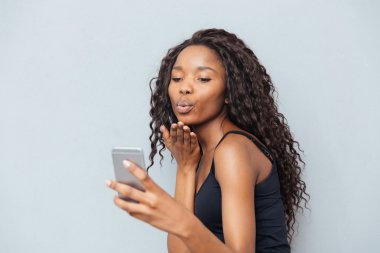 Kadın Smartphone'da sohbet video