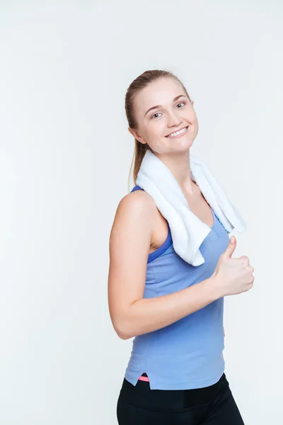 Sonriente mujer fitness mostrando el pulgar hacia arriba —  Fotos de Stock