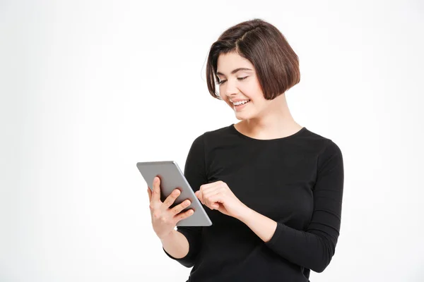 Mulher sorridente usando computador tablet — Fotografia de Stock