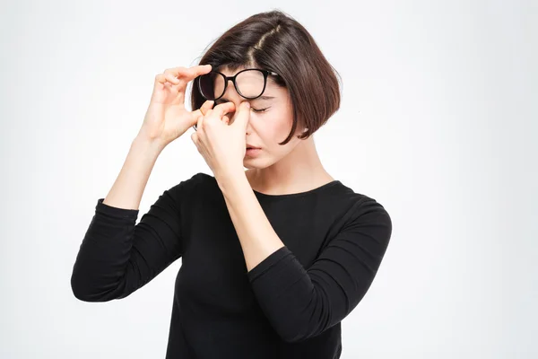 Jovem mulher esfregando os olhos — Fotografia de Stock