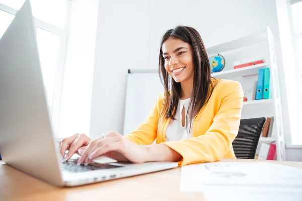 Businesswoman using laptop computer in office — Stock Photo, Image