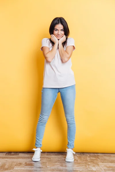 Retrato de comprimento total de uma mulher bonita — Fotografia de Stock