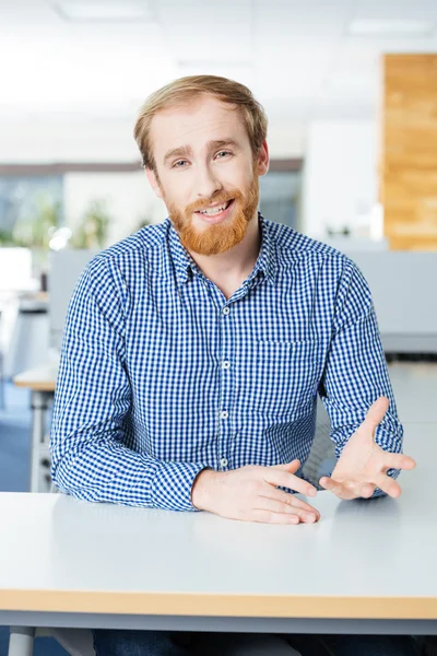 Businessman sitting and talking in office — Stock Photo, Image