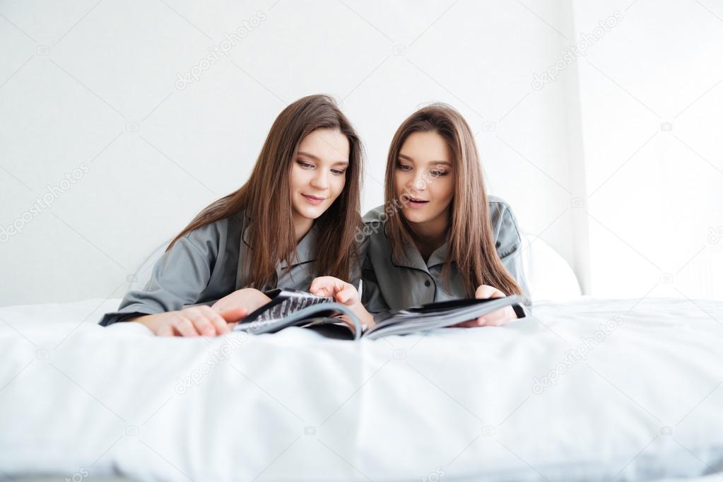 Siostry bliźniaczki seks lesbijski