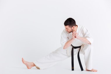 Kimono germe içinde genç adam