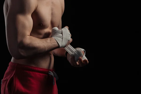 Boxeador masculino preparándose para la lucha — Foto de Stock