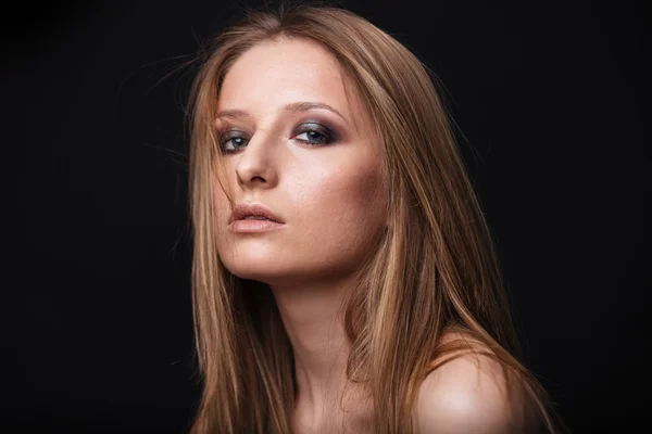 Woman with fresh skin looking at camera — Stock Photo, Image