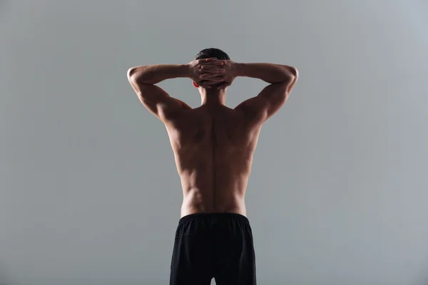 Bakifrån stående av en fitness man — Stockfoto